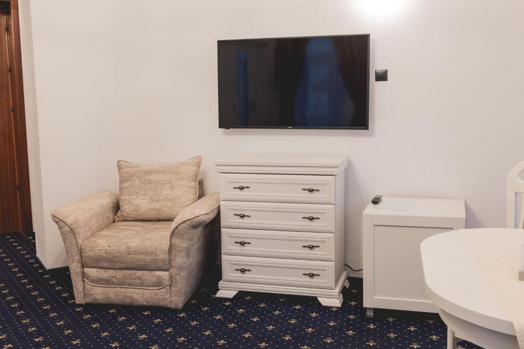Hotel Carol - Vatra Dornei Εξωτερικό φωτογραφία