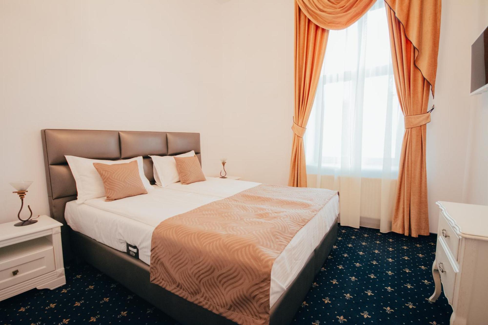 Hotel Carol - Vatra Dornei Εξωτερικό φωτογραφία