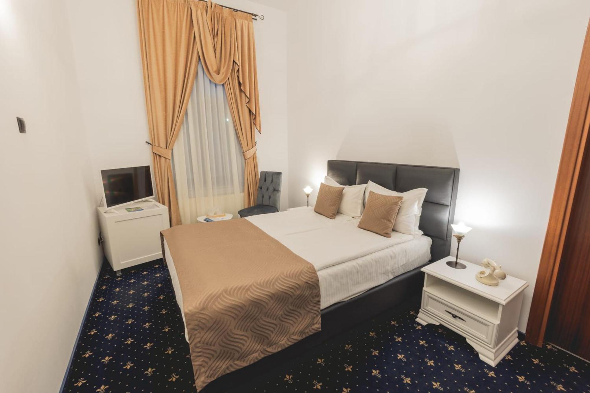 Hotel Carol - Vatra Dornei Εξωτερικό φωτογραφία