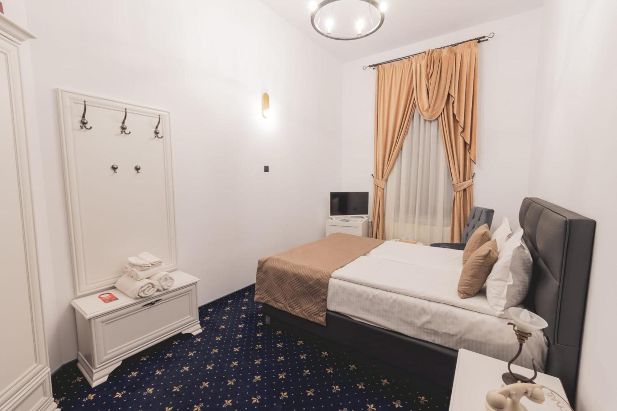 Hotel Carol - Vatra Dornei Εξωτερικό φωτογραφία