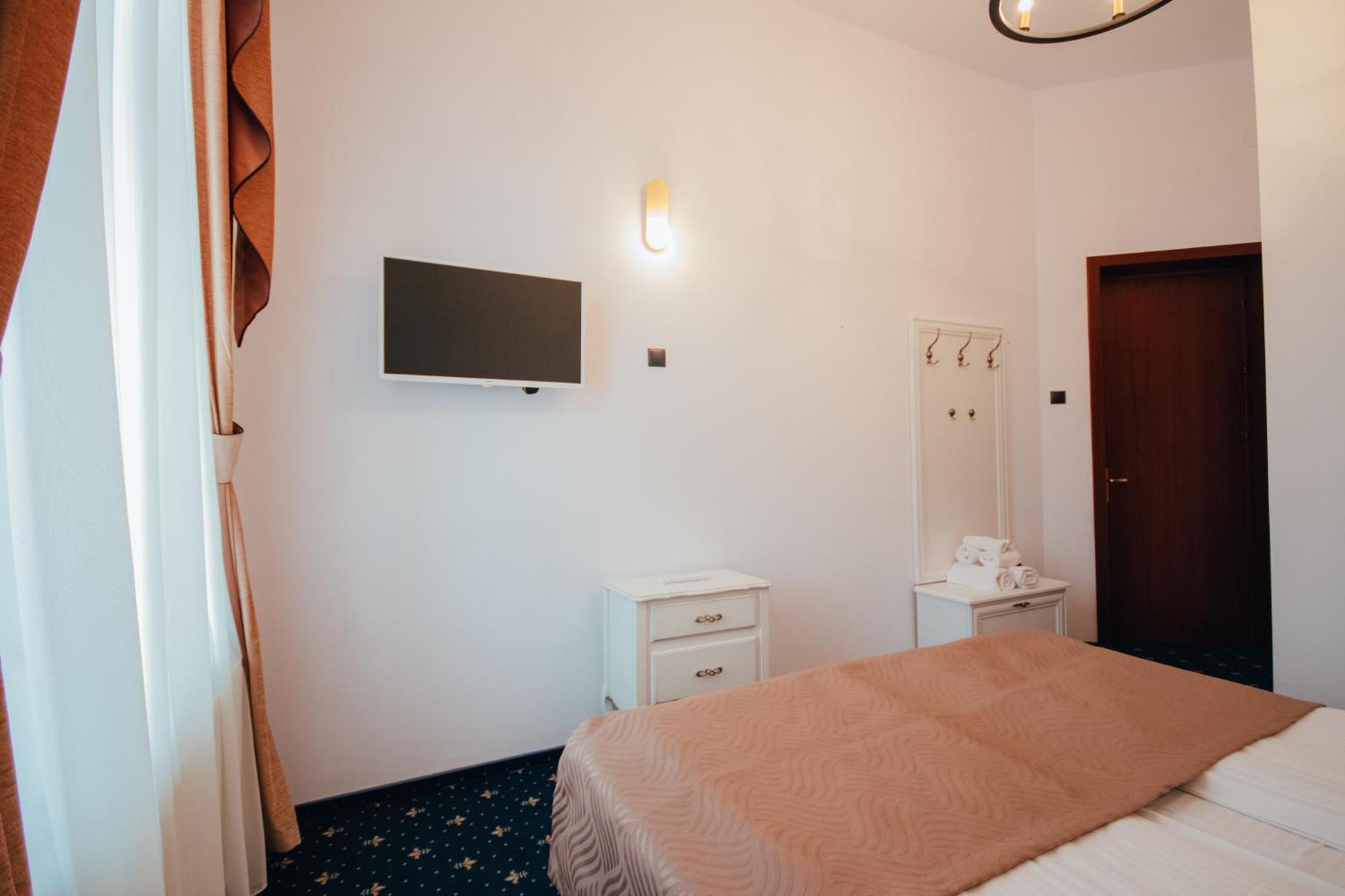 Hotel Carol - Vatra Dornei Εξωτερικό φωτογραφία