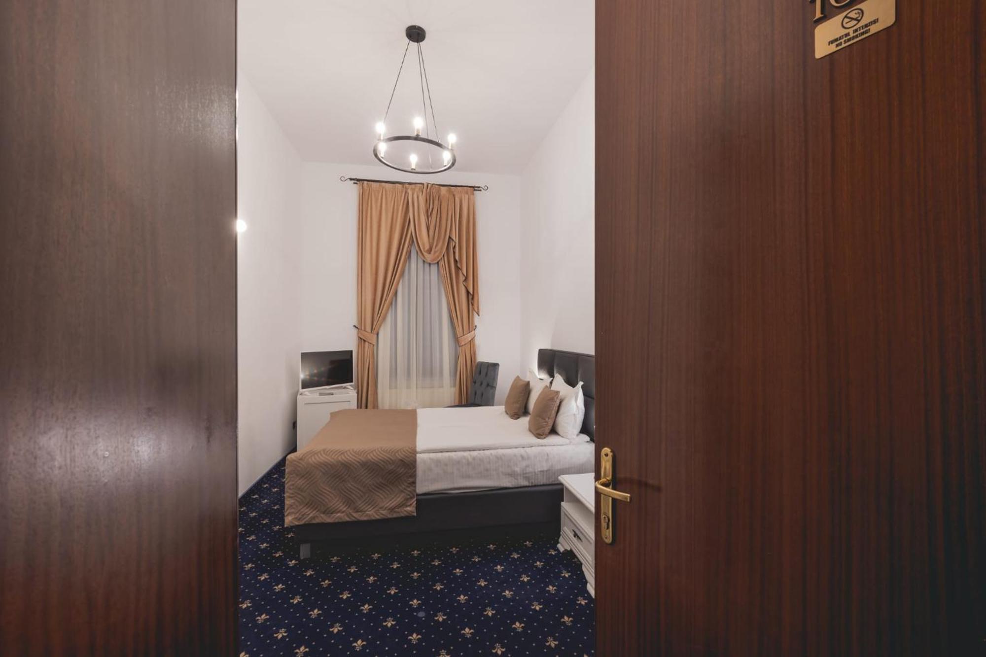 Hotel Carol - Vatra Dornei Εξωτερικό φωτογραφία