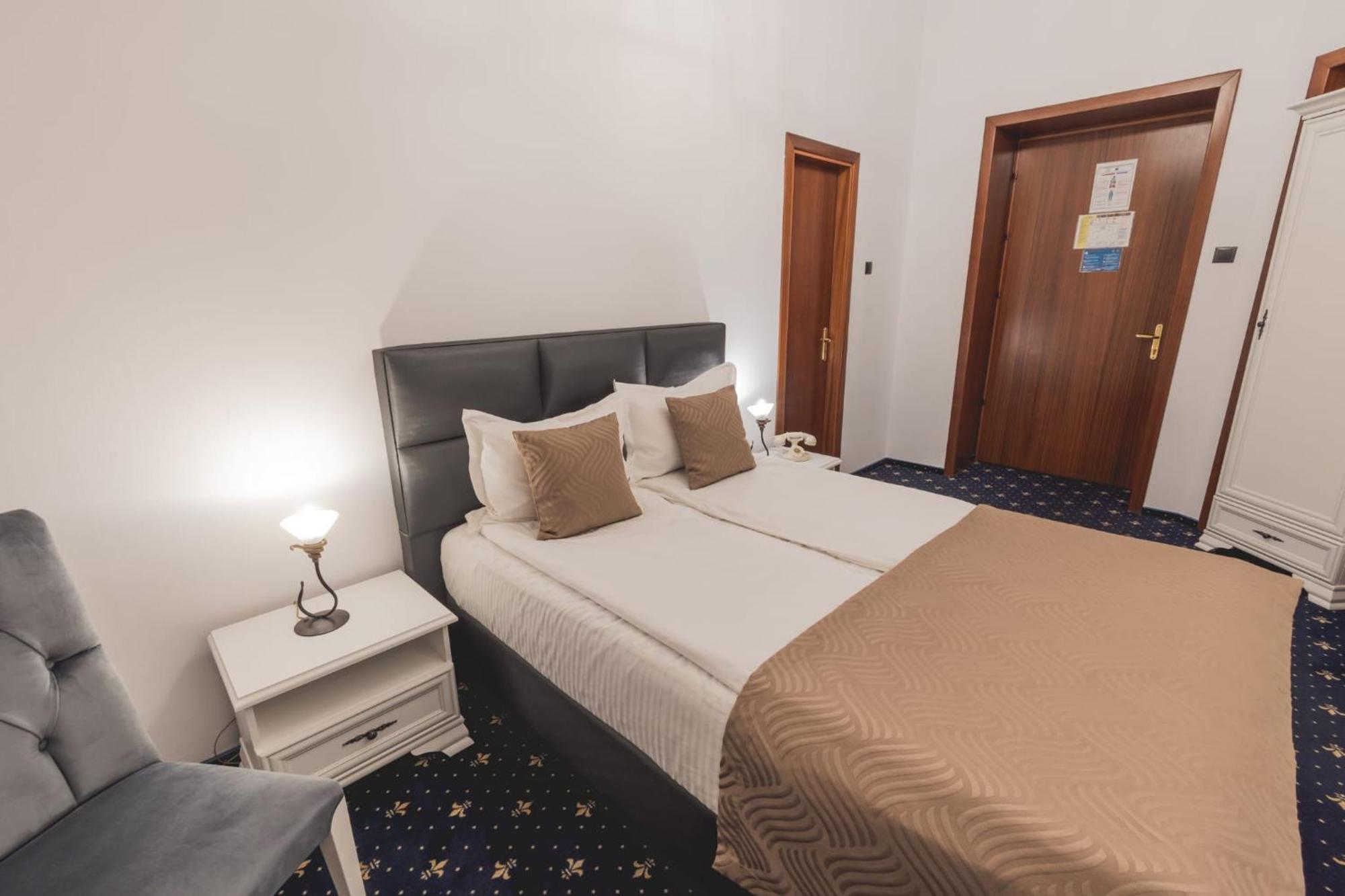 Hotel Carol - Vatra Dornei Εξωτερικό φωτογραφία
