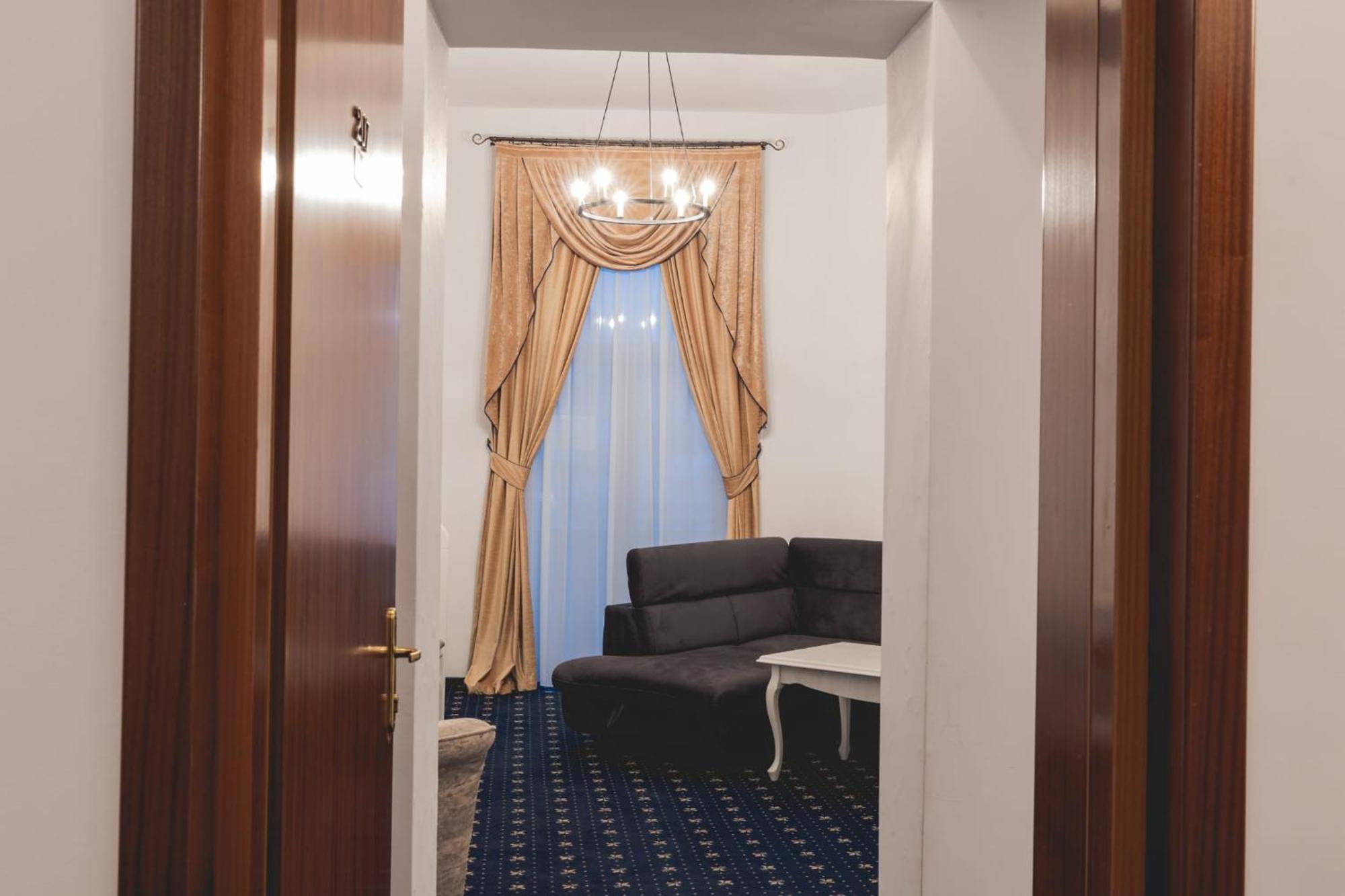 Hotel Carol - Vatra Dornei Εξωτερικό φωτογραφία