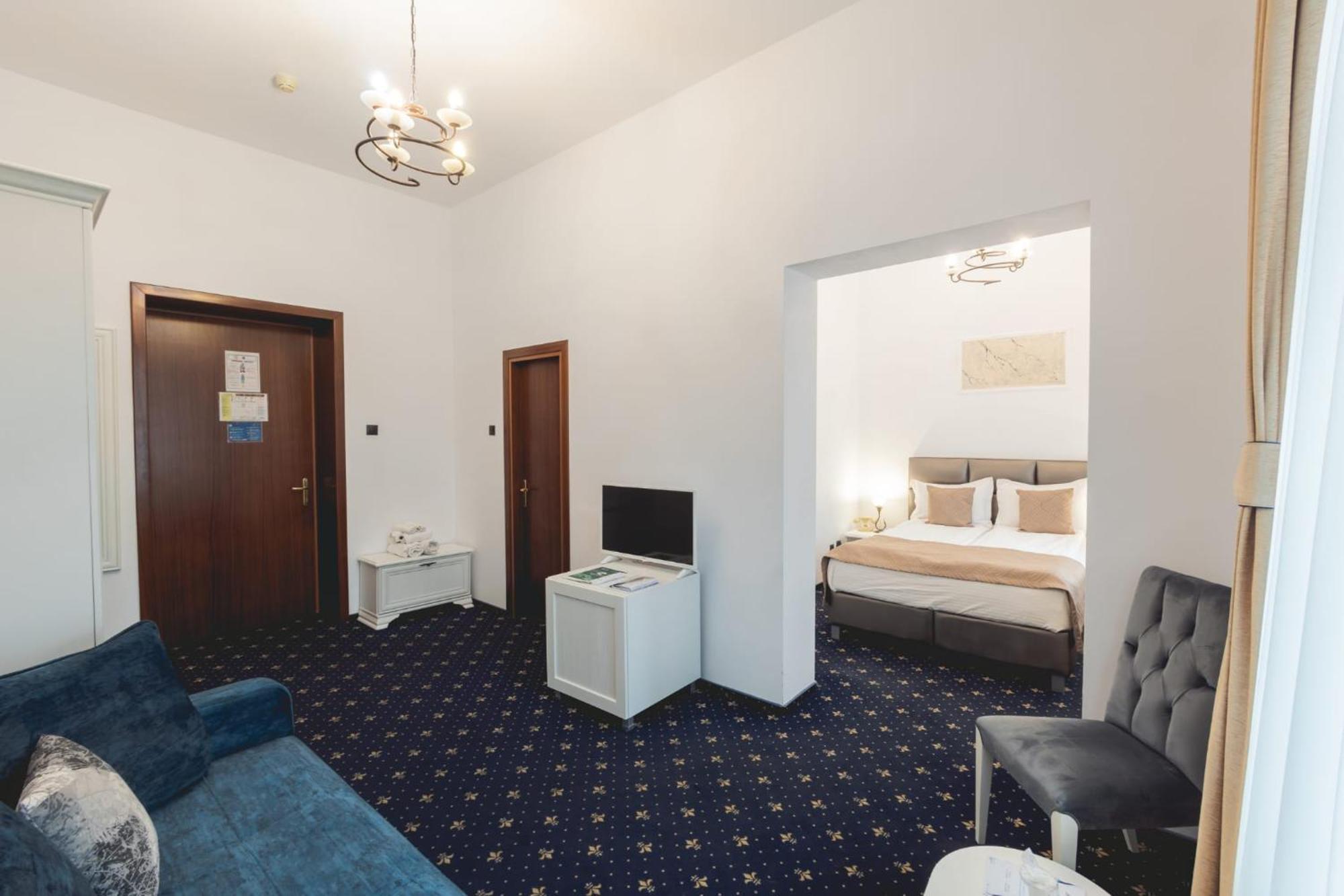 Hotel Carol - Vatra Dornei Εξωτερικό φωτογραφία