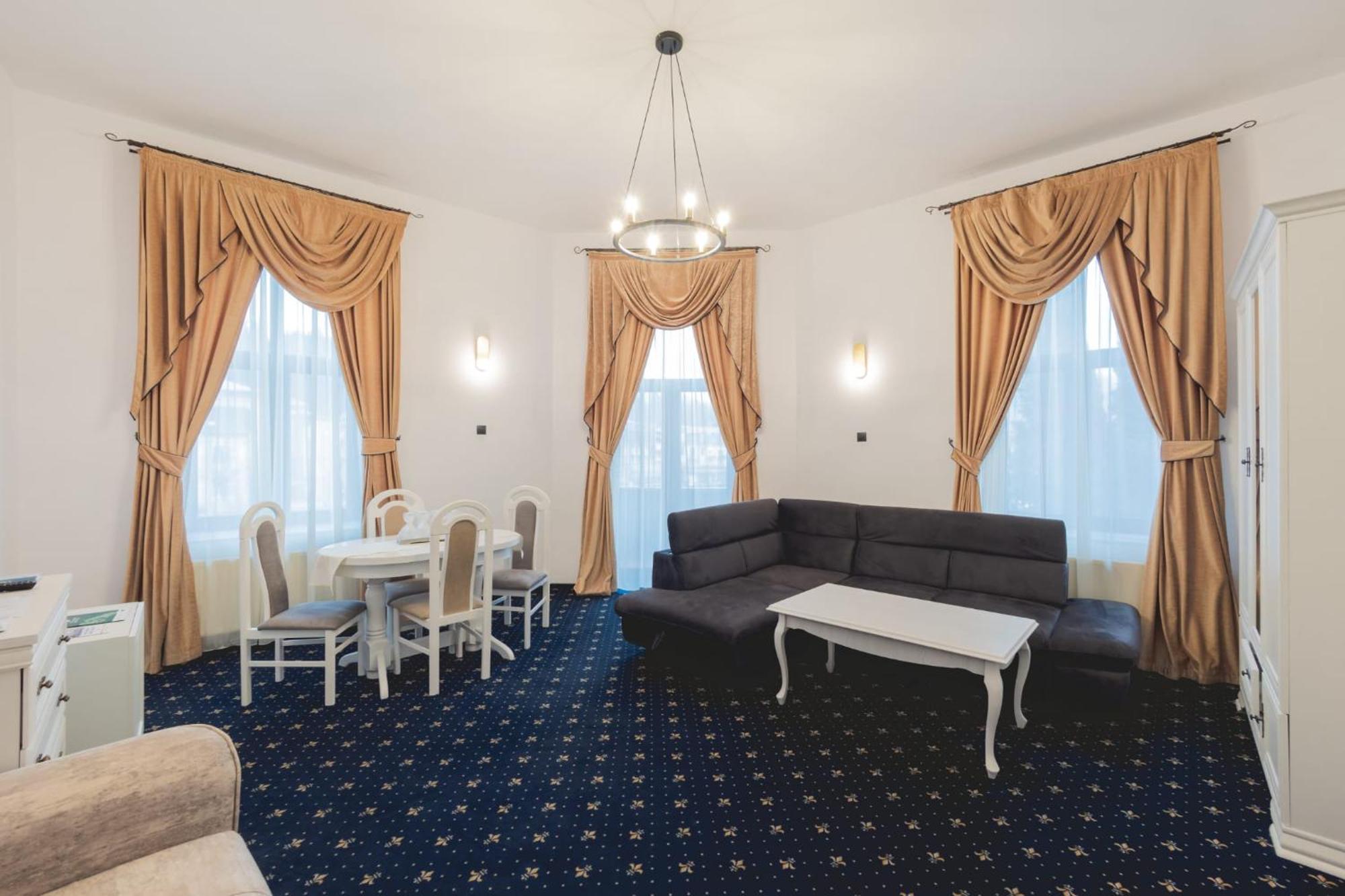 Hotel Carol - Vatra Dornei Εξωτερικό φωτογραφία