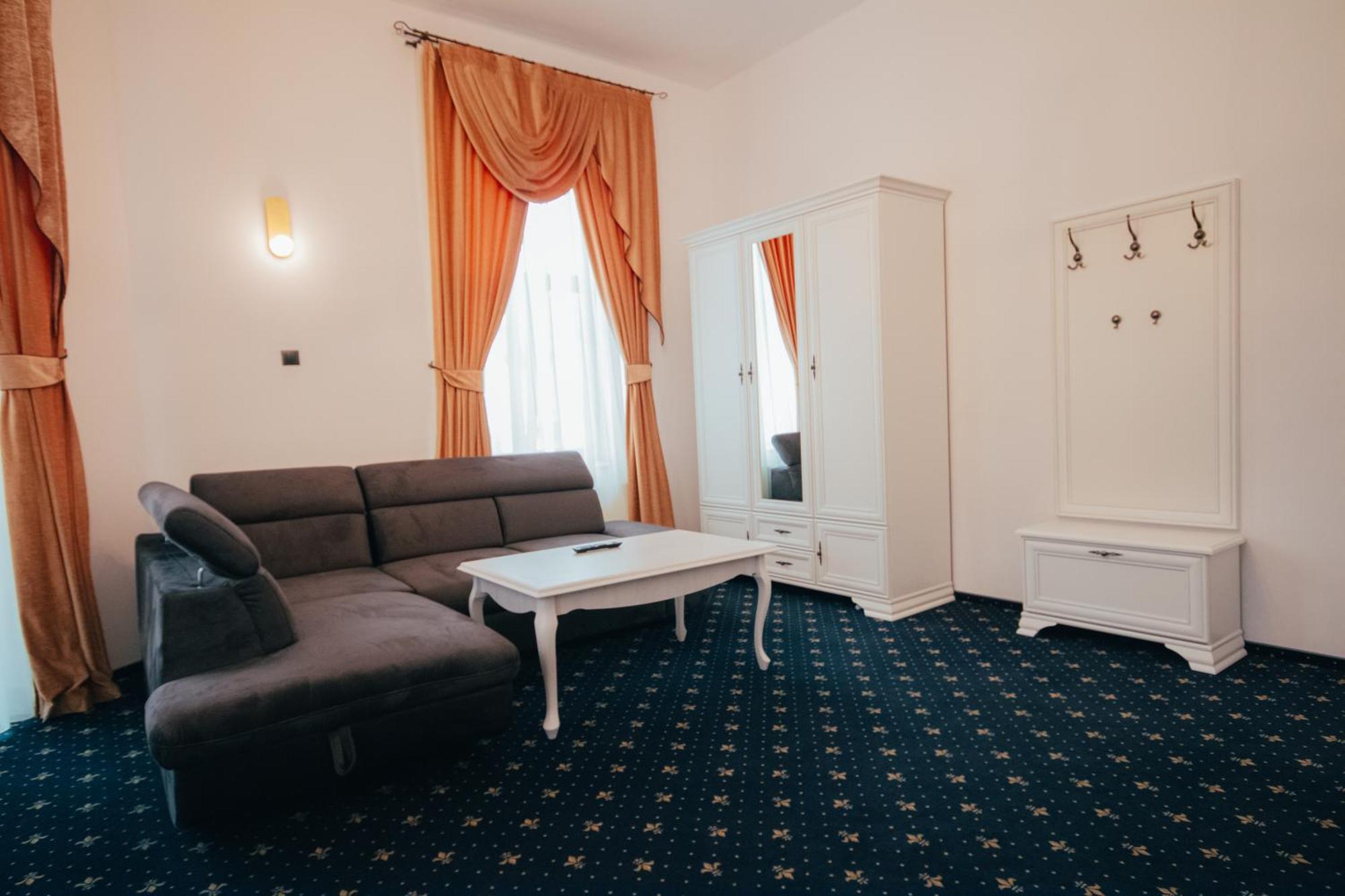 Hotel Carol - Vatra Dornei Εξωτερικό φωτογραφία
