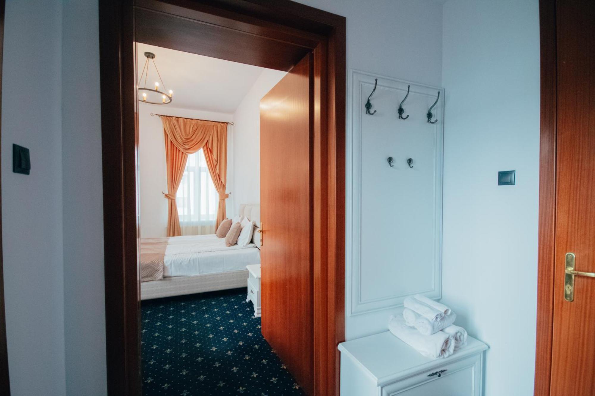 Hotel Carol - Vatra Dornei Εξωτερικό φωτογραφία