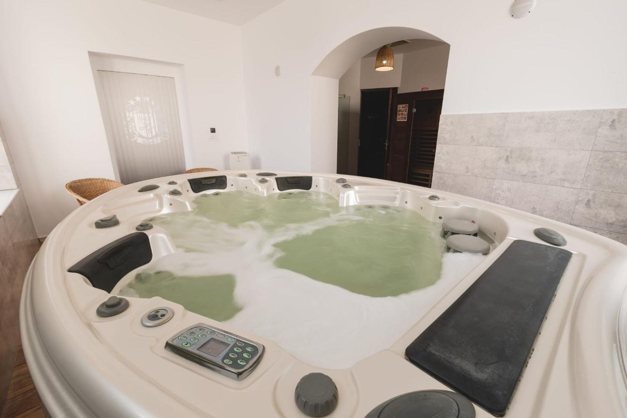 Hotel Carol - Vatra Dornei Εξωτερικό φωτογραφία