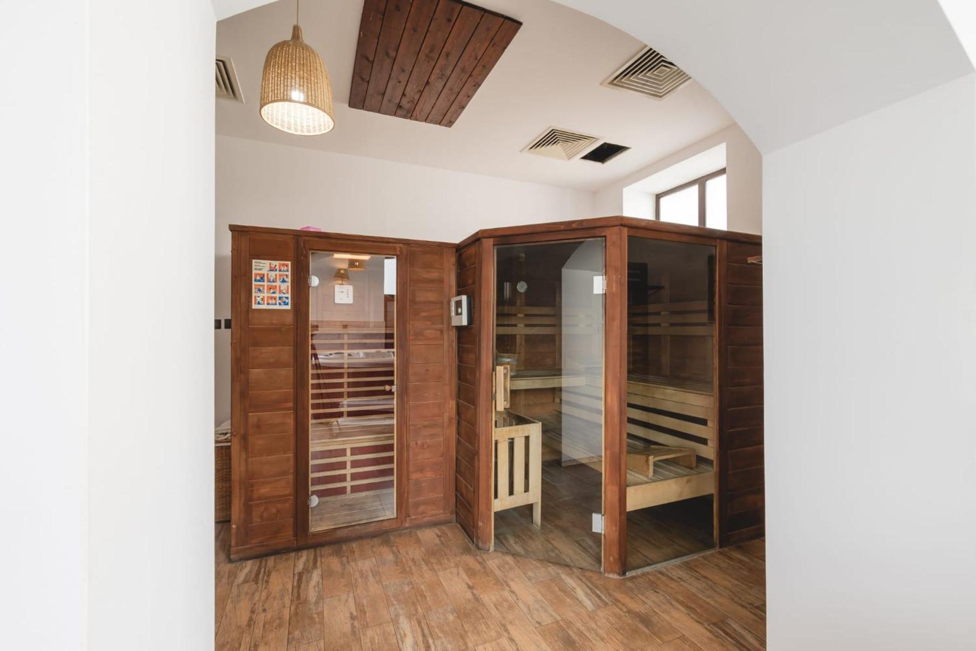 Hotel Carol - Vatra Dornei Εξωτερικό φωτογραφία