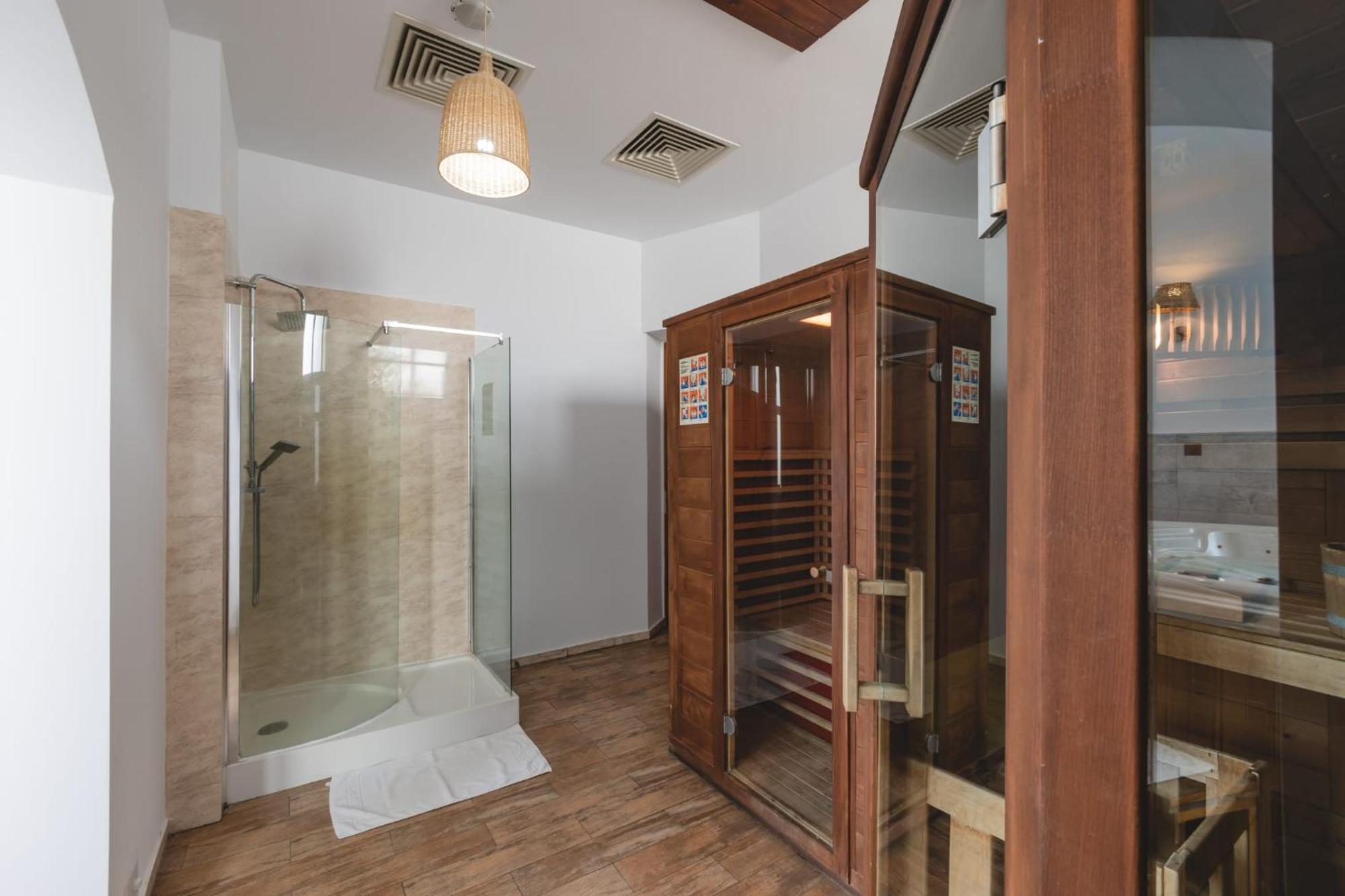 Hotel Carol - Vatra Dornei Εξωτερικό φωτογραφία