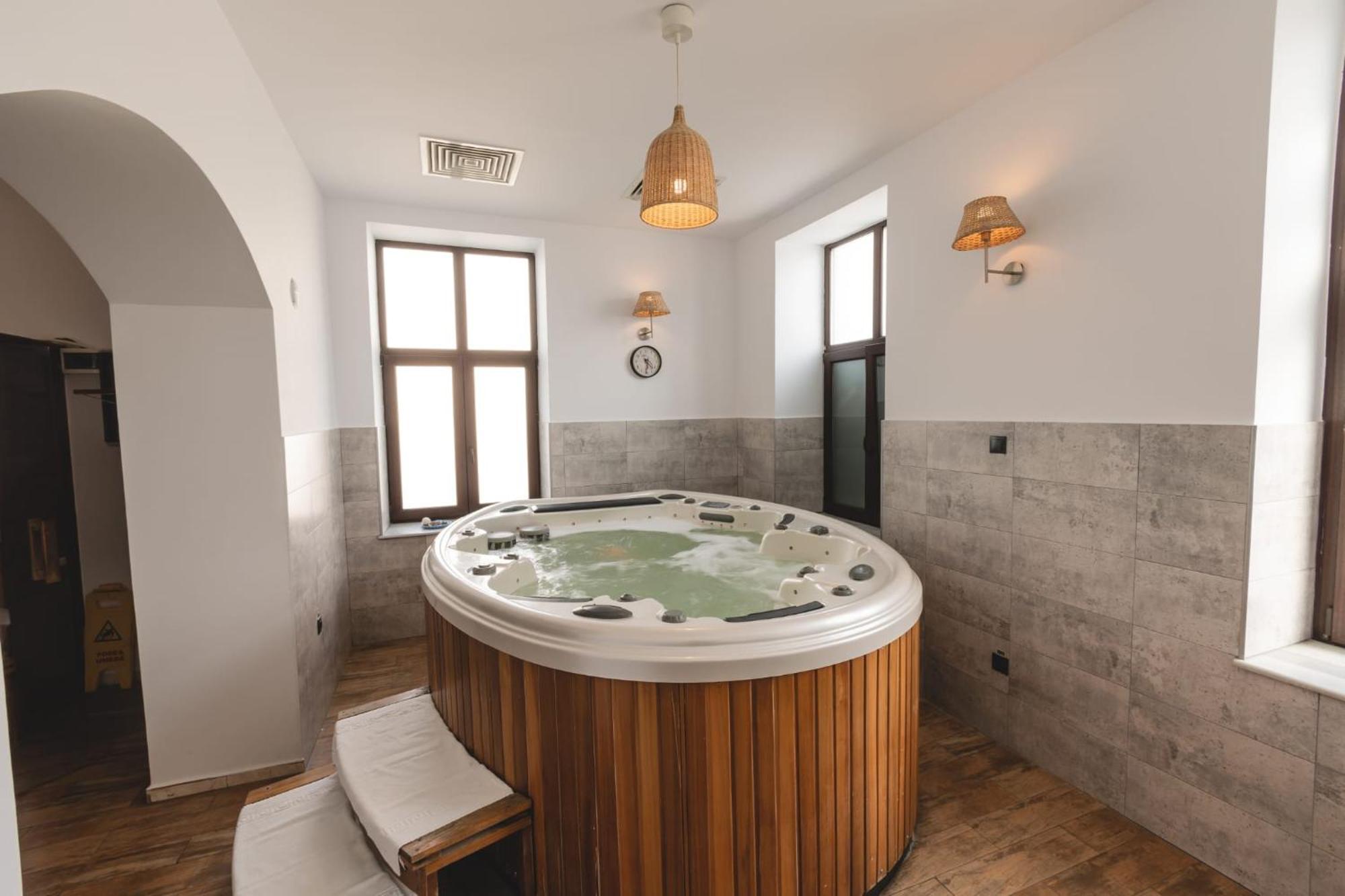 Hotel Carol - Vatra Dornei Εξωτερικό φωτογραφία