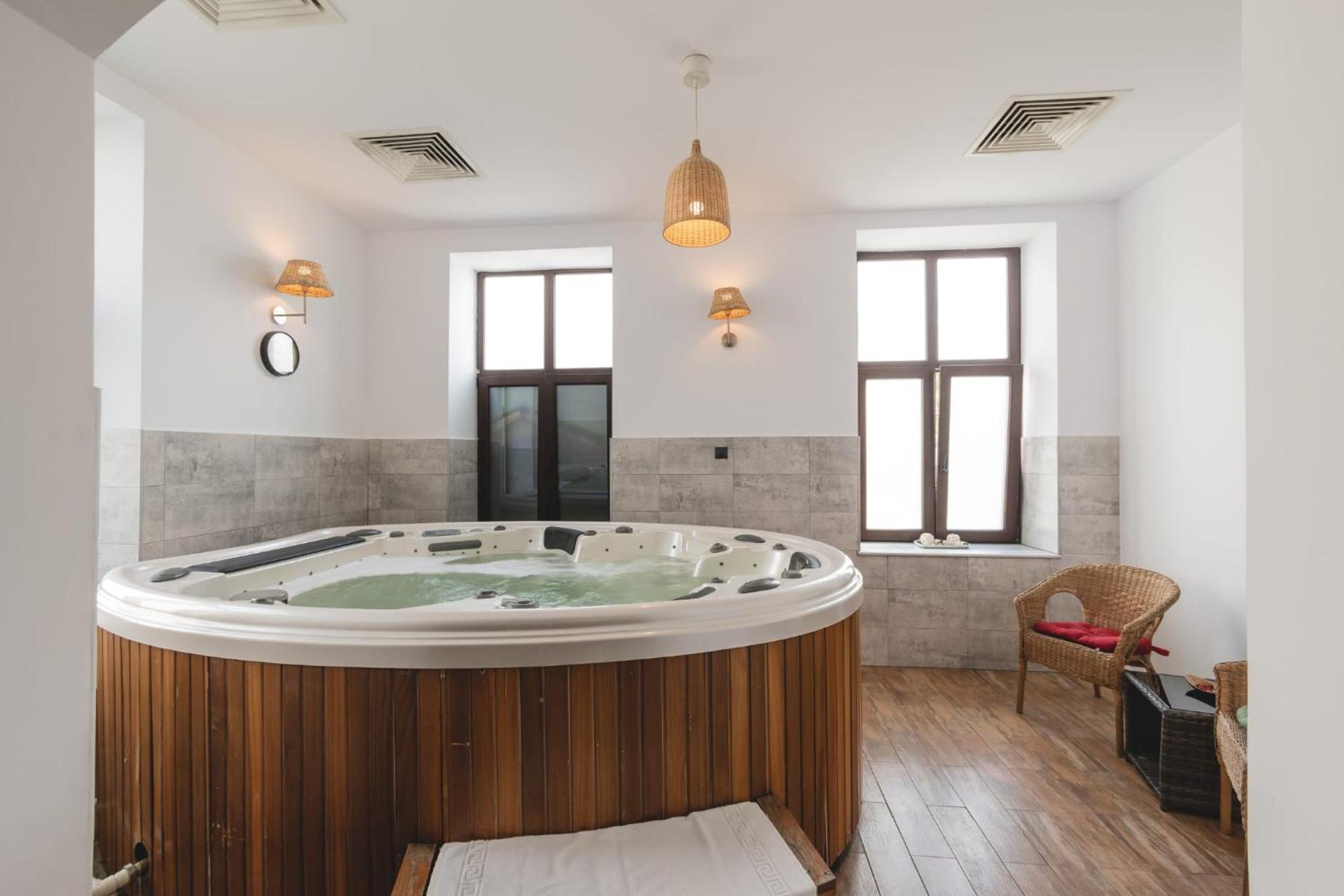 Hotel Carol - Vatra Dornei Εξωτερικό φωτογραφία