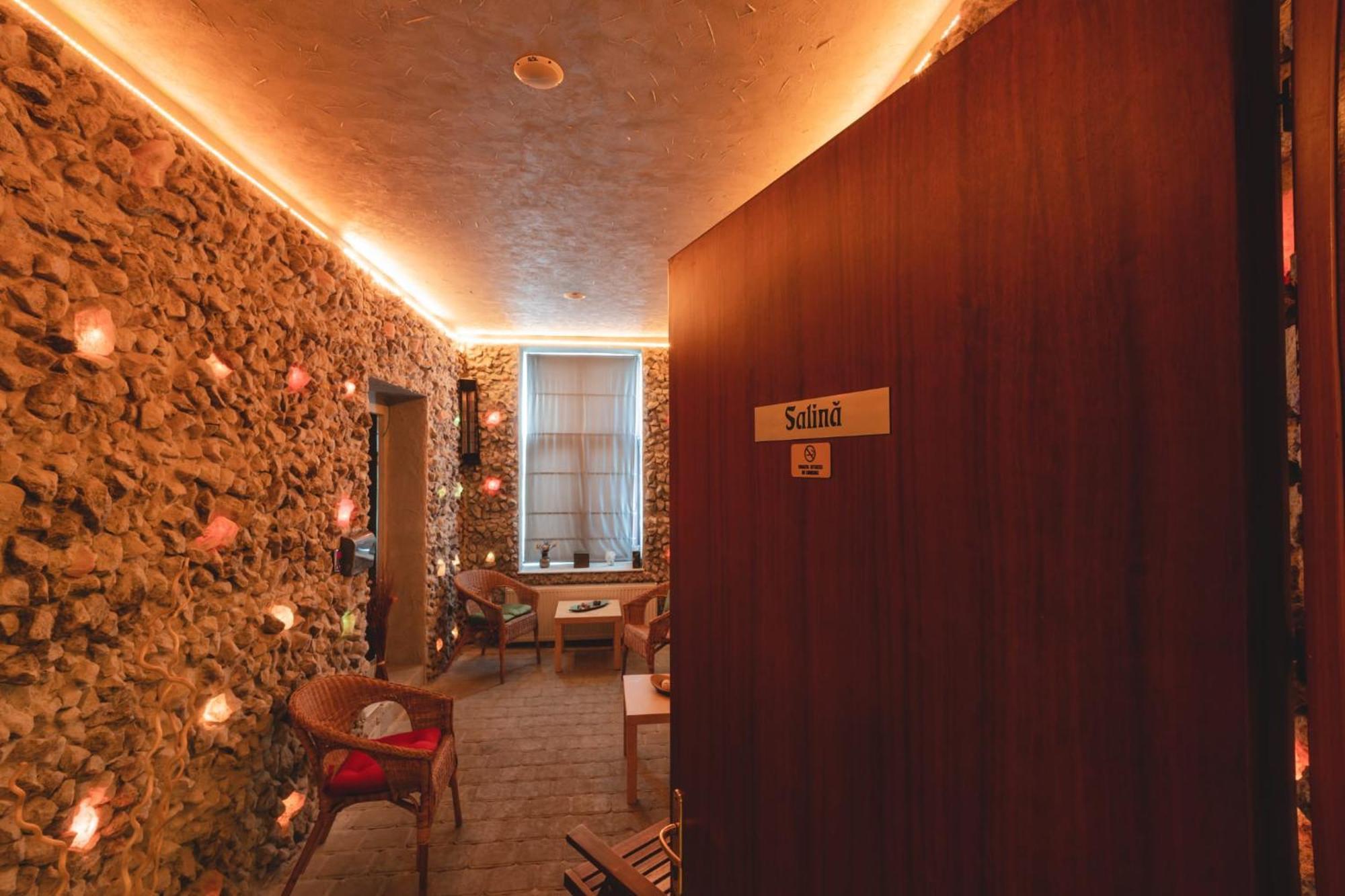 Hotel Carol - Vatra Dornei Εξωτερικό φωτογραφία
